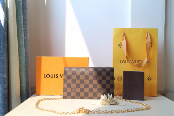 HOT SALE LOUIS VUITTON VAVIN CHAIN WALLET