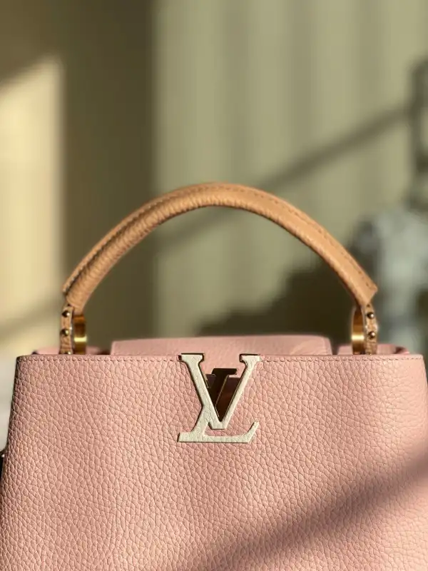 First bag ru LOUIS VUITTON CAPUCINES BB