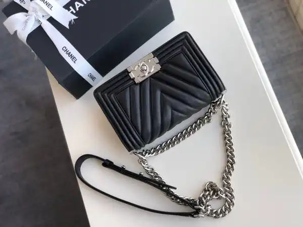 CHANEL BOY BAG 20CM 25CM