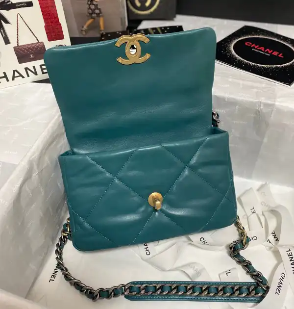 CHANEL 19 FLAP BAG