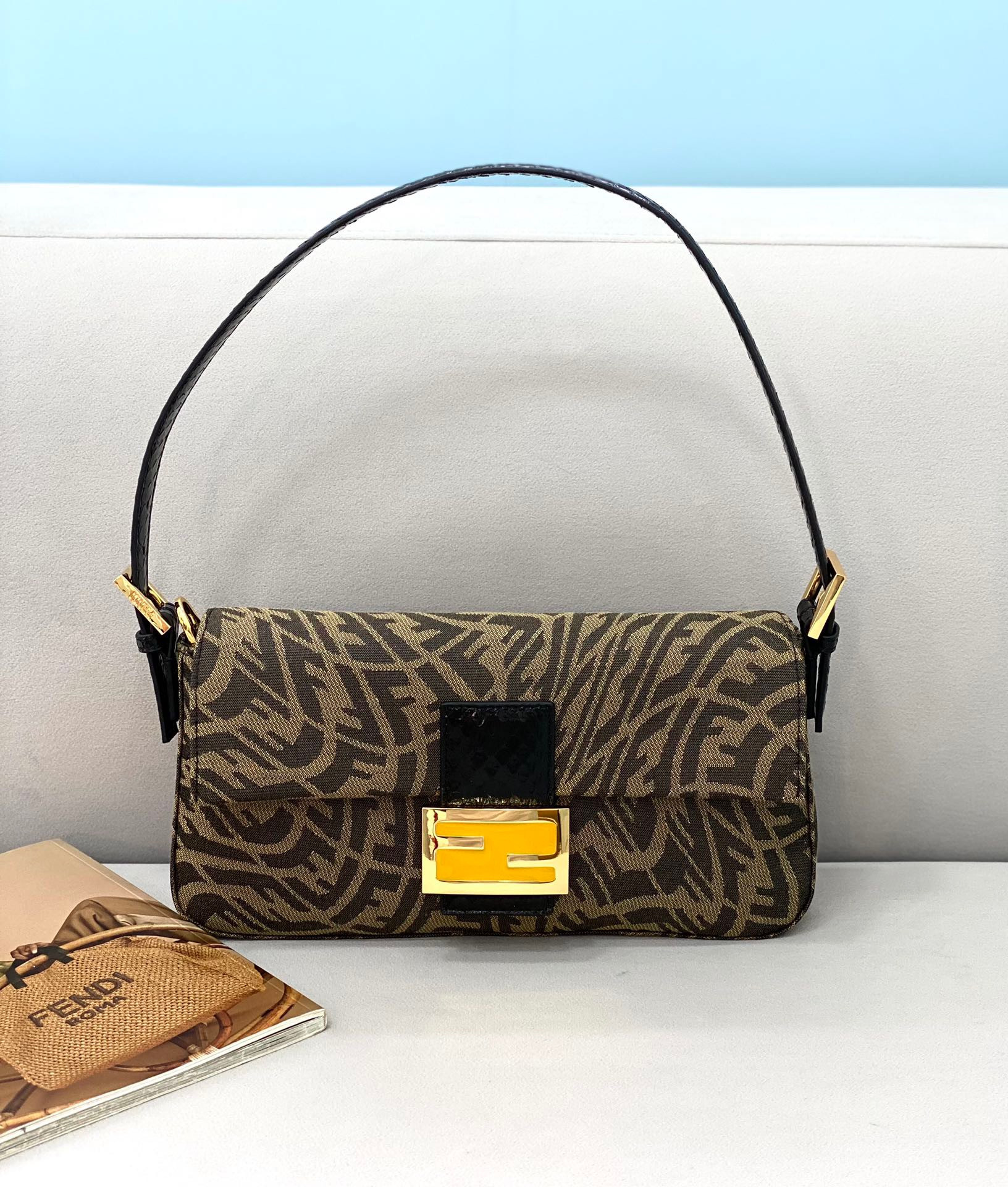 HOT SALE FENDI BAGUETTE 1997