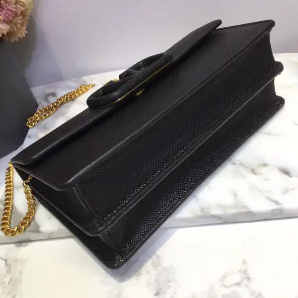 VALENTINO GARAVANI VSLING GRAINY CALFSKIN WALLET WITH CHAIN STRAP