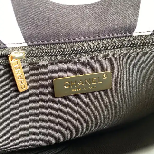 First bag ru CHANEL 19 FLAP BAG