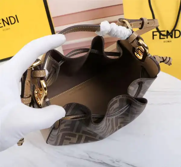 Bagsoffer FENDI POMODORINO MINI BAG