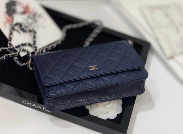 HOT SALE CL CHAIN WALLET CAVIAR WITH SILVER HARDWARE