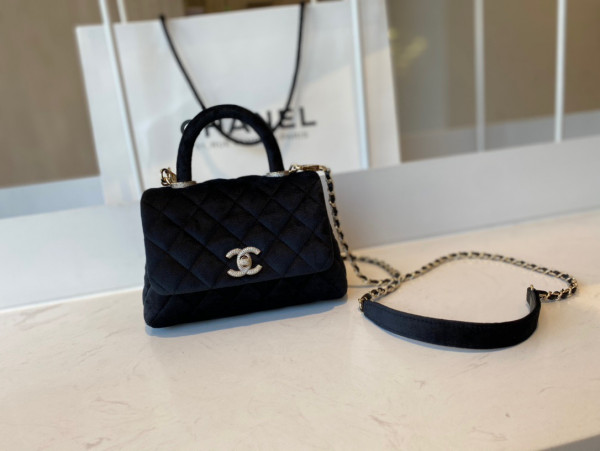 CL MINI FLAP BAG WITH TOP HANDLE