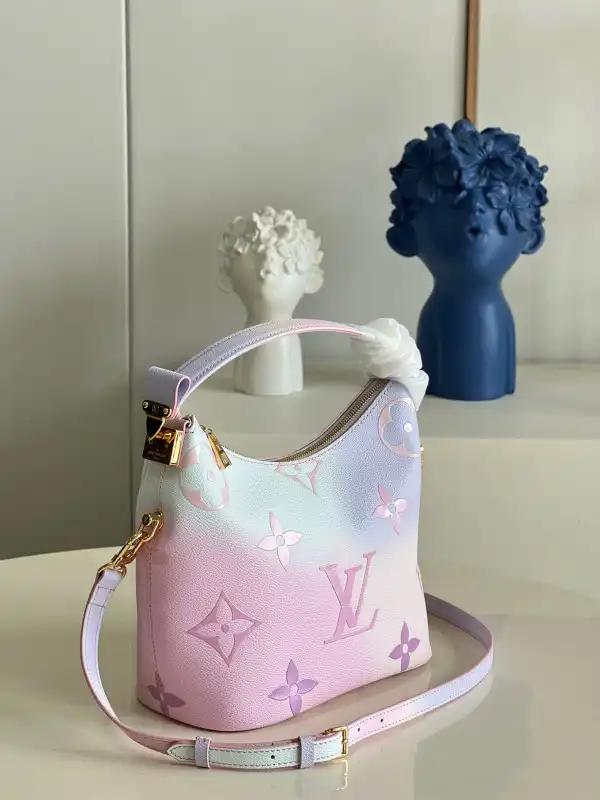 First bag ru LOUIS VUITTON MARSHMALLOW