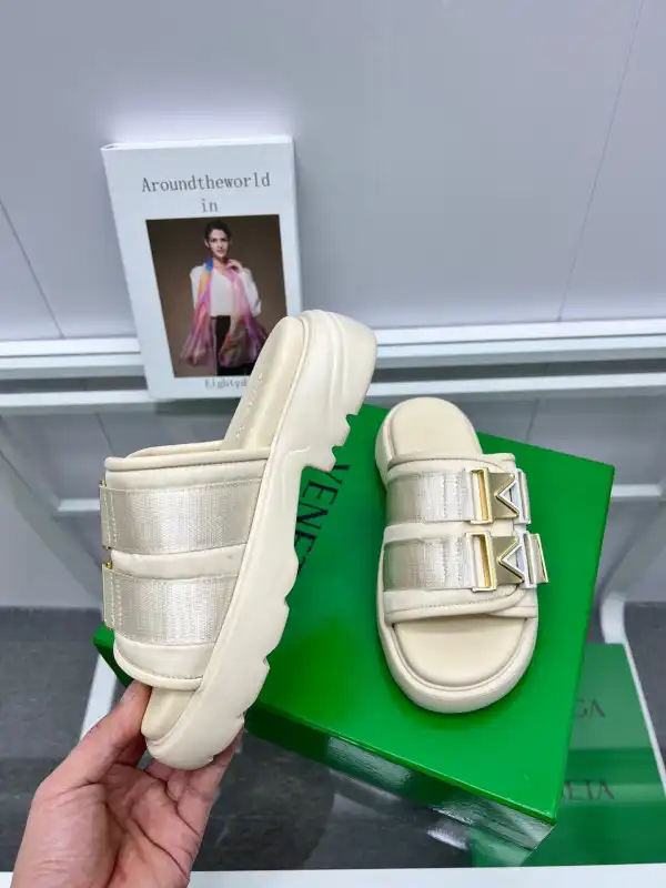 BOTTEGA VENETA Flash