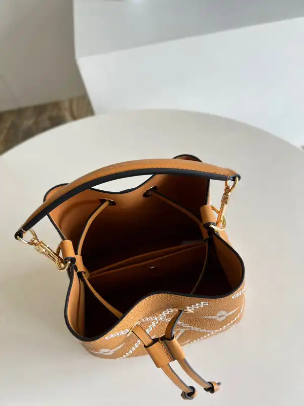 LOUIS VUITTON NÉONOÉ BB