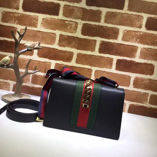 First bag ru Gucci Sylvie