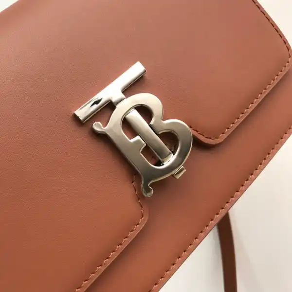 First bag ru BURBERRY SMALL TB Bag