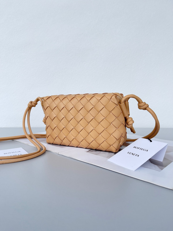 HOT SALE BOTTEGA VENETA Mini Loop Camera Bag