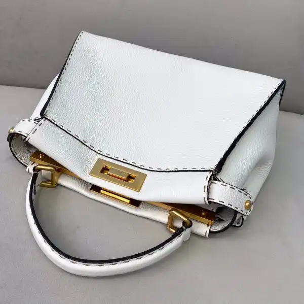 Bagsoffer FENDI PEEKABOO