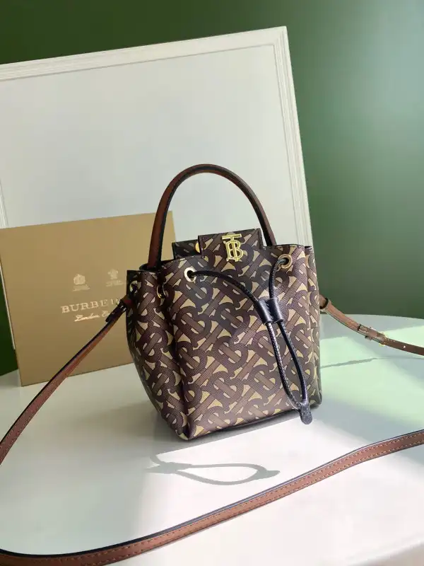 Bagsoffer BURBERRY Bucket Bag