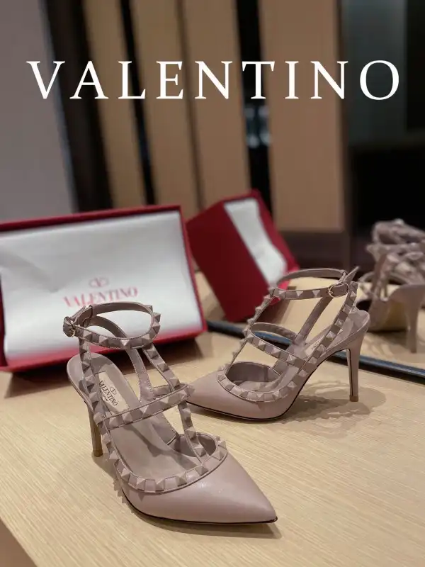 Firstbag Ru VALENTINO ROCKSTUD SANDAL