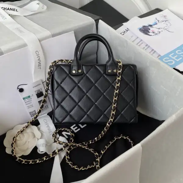 First bag ru CHANEL VANITY CASE