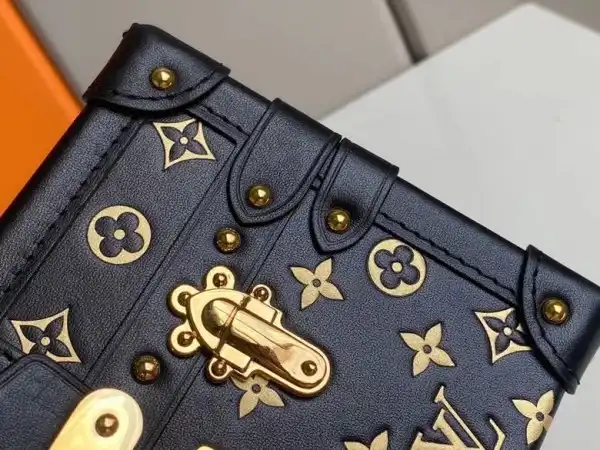 LOUIS VUITTON PETITE MALLE