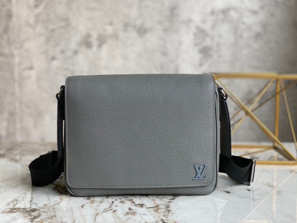 HOT SALE LOUIS VUITTON DISTRICT PM