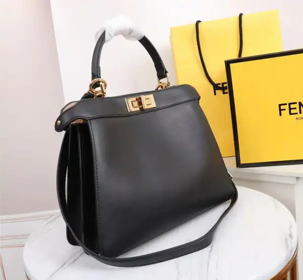 Yupoo bagsoffer Fendi Peekaboo ISeeU Medium