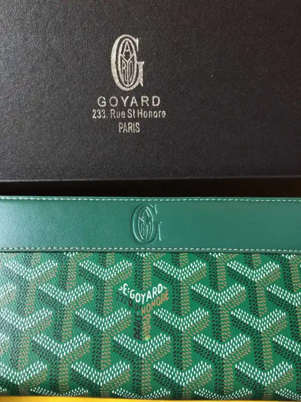 First bag ru GOYARD ZIPPY WALLET