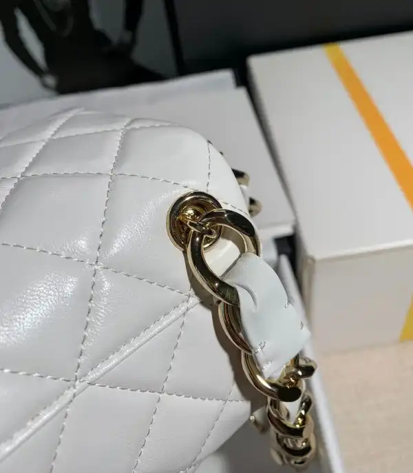 Firstbag Ru CHANEL CHANELUTCH WITH HANDLE