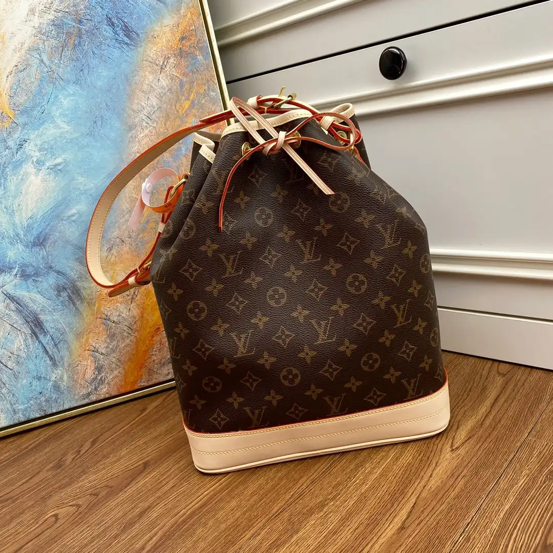 First bag ru LOUIS VUITTON NOÉ