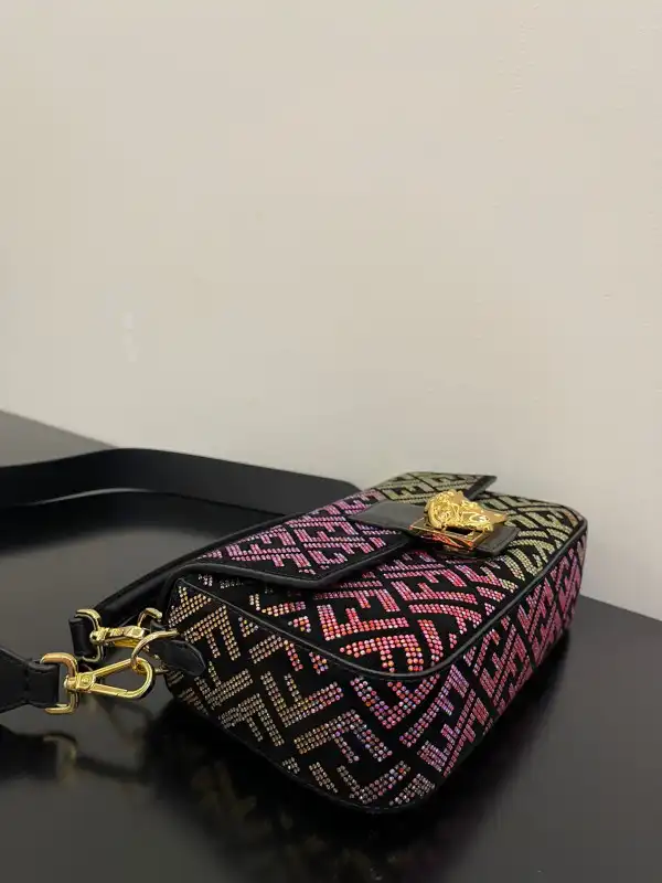 First bag ru FENDI Baguette