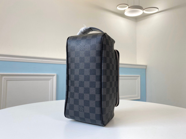 [FREE SHIPPING] LOUIS VUITTON TOILETRY POUCH