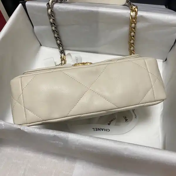 CHANEL 19 FLAP BAG