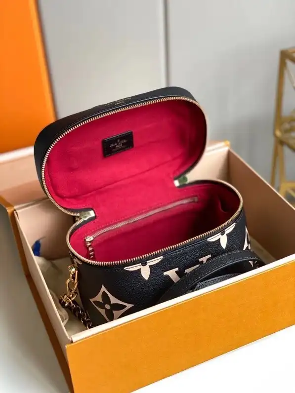 First bag ru LOUIS VUITTON VANITY PM