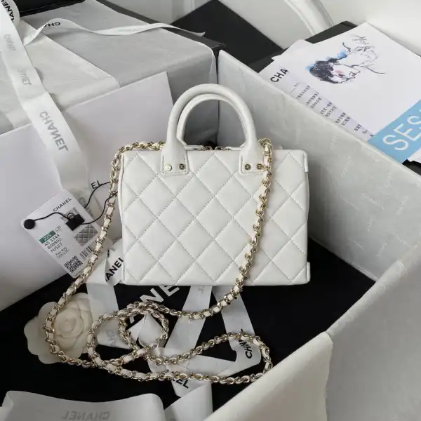 First bag ru CHANEL VANITY CASE