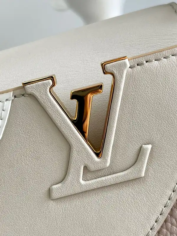 First bag ru LOUIS VUITTON CAPUCINES MINI