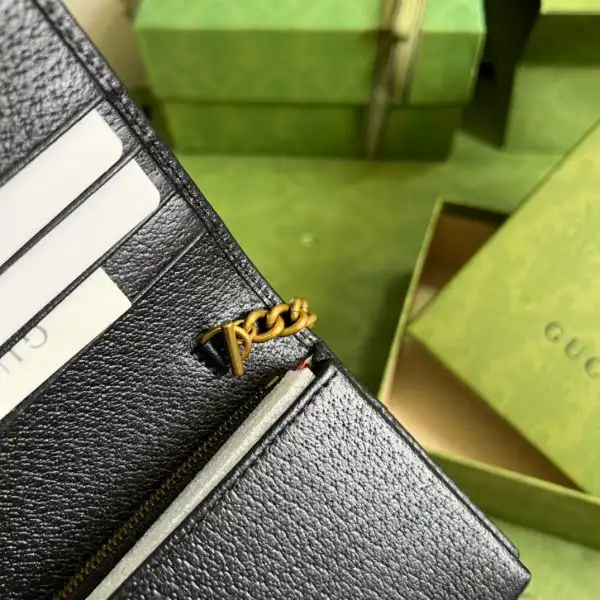 Bagsoffer Adidas x Gucci wallet with chain