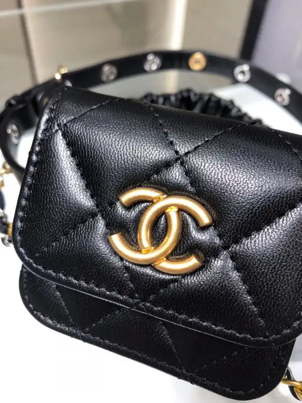 First bag ru CHANEL AIRPODS CASE