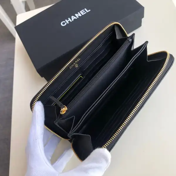 CHANEL 19 ZIPPED WALLET