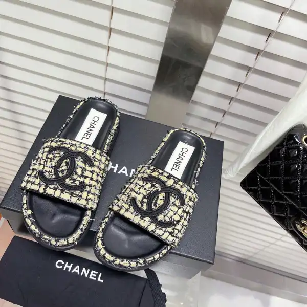 CHANEL MULE