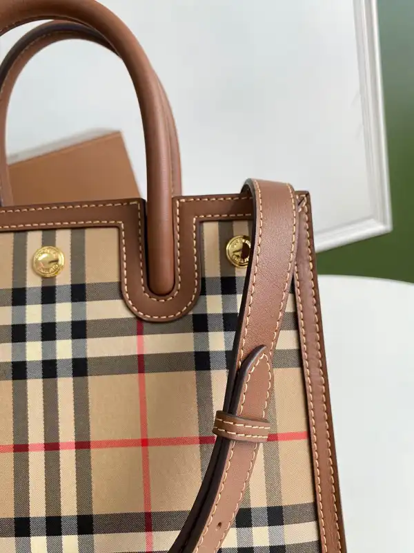 Bagsoffer BURBERRY Mini Vintage Check Two-handle Title Bag