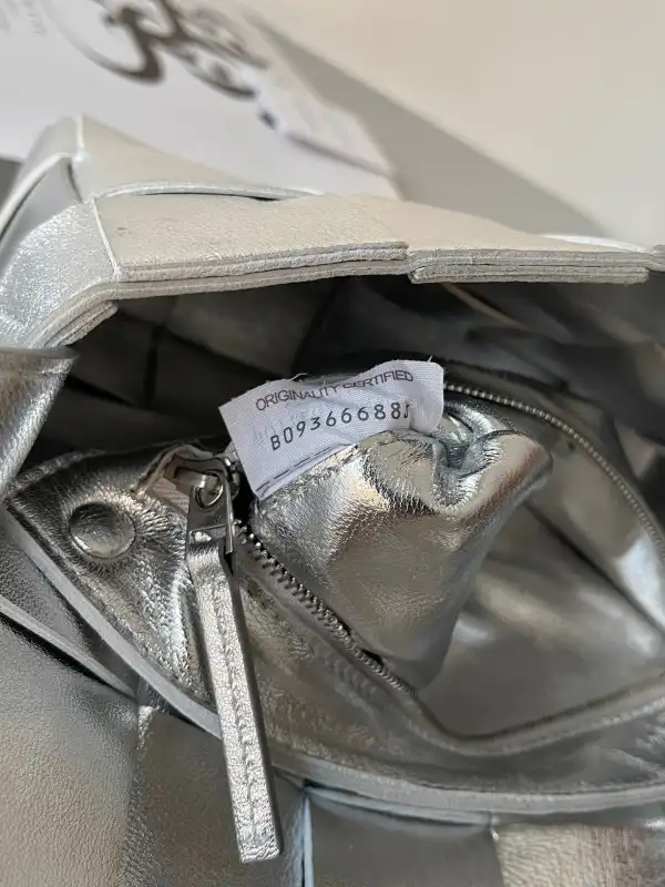 First bag ru BOTTEGA VENETA CASSETTE