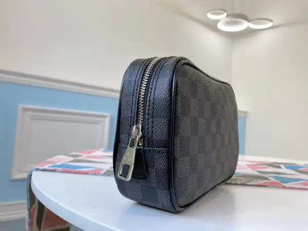 Repladies offers premium fake Louis bags at unbeatable prices. Our products are cheap because we focus on direct sales LOUIS VUITTON TOILETRY POUCH PM