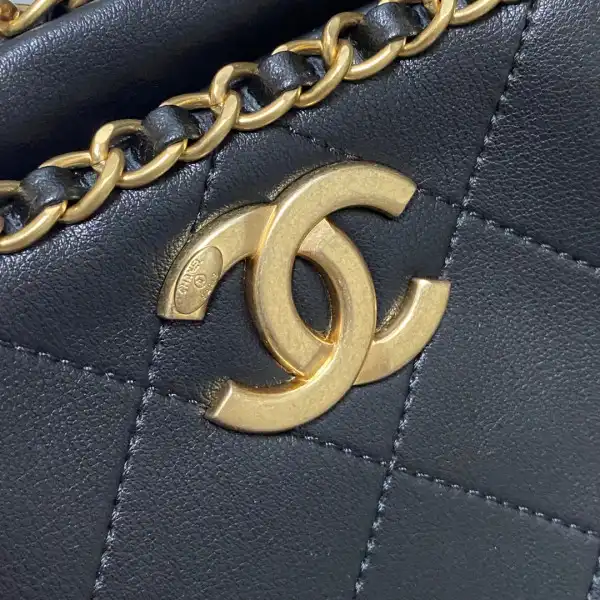 First bag ru CHANEL SHOPPING BAG