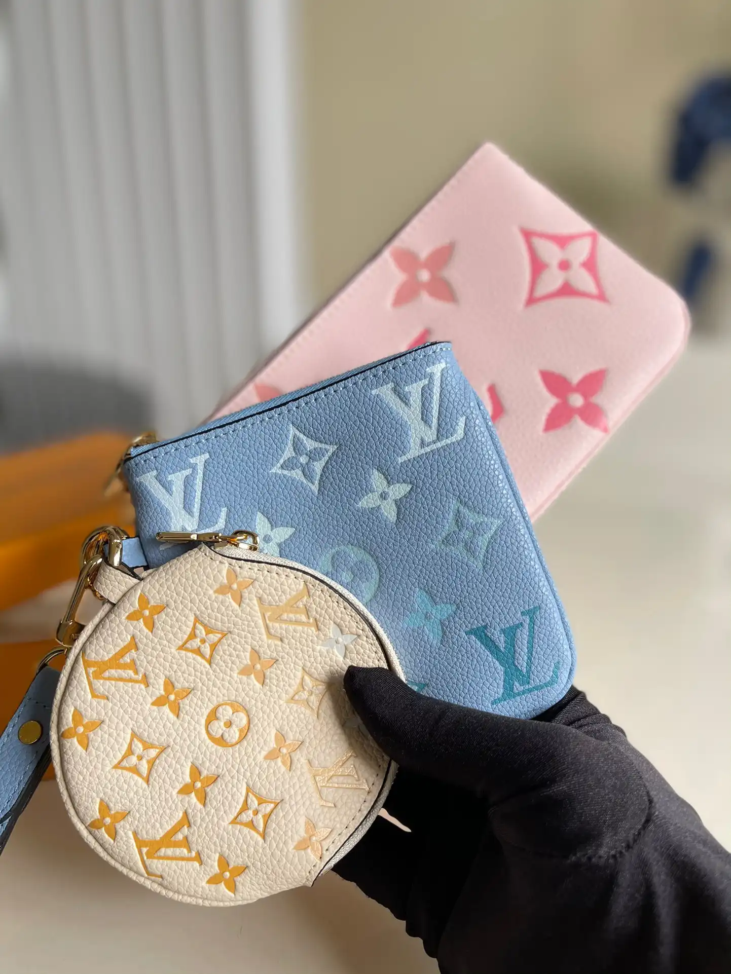 TO LOUIS VUITTON NTRIO POUCH