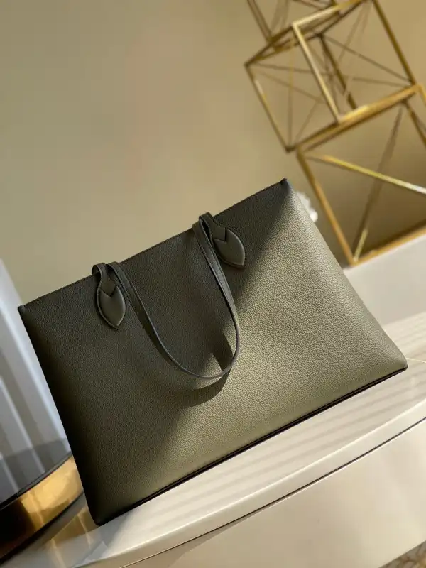 LOUIS VUITTON LOCKME SHOPPER