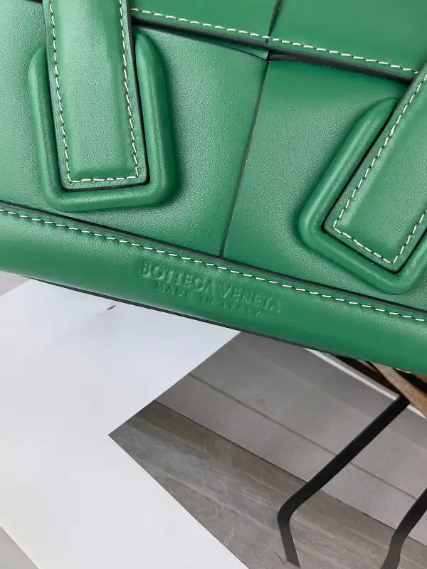 Frstbag ru BOTTEGA VENETA MINI ARCO