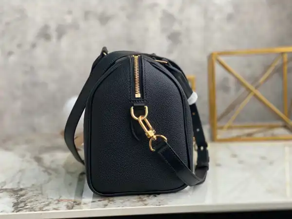 Repladies offers premium fake Louis bags at unbeatable prices. Our products are cheap because we focus on direct sales LOUIS VUITTON SPEEDY BANDOULIÈRE 25