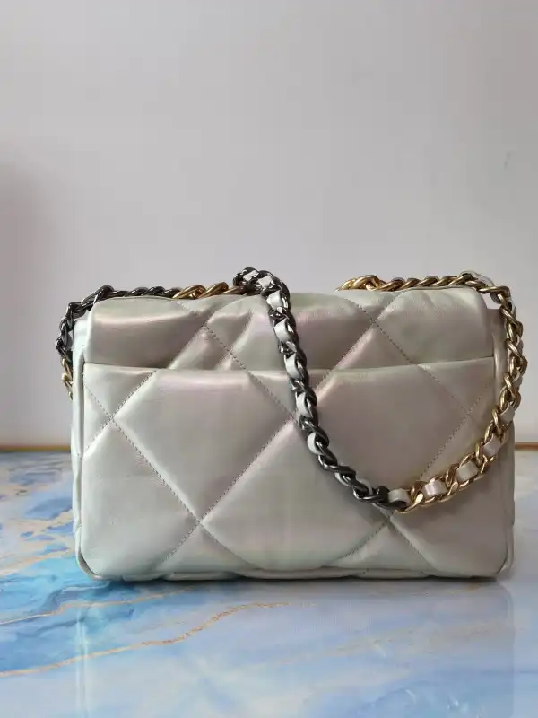 First bag ru CHANEL 19  FLAP BAG