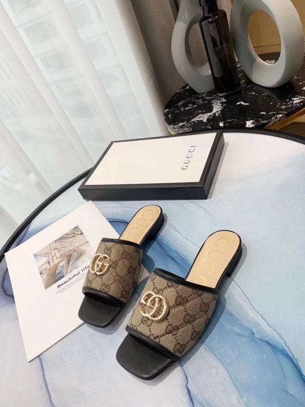 [FREE SHIPPING] GUCCI GG matelassé canvas slide sandal