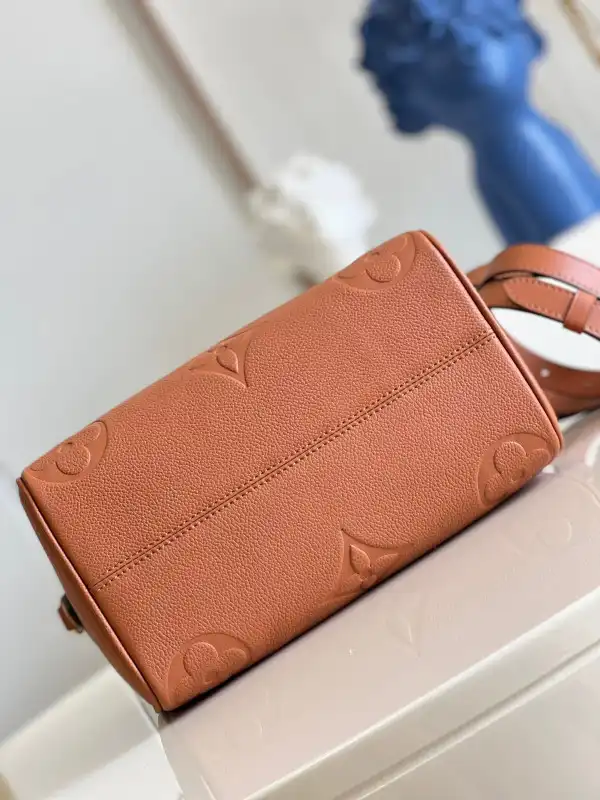 First Bag Ru LOUIS VUITTON SPEEDY BANDOULIÈRE 25