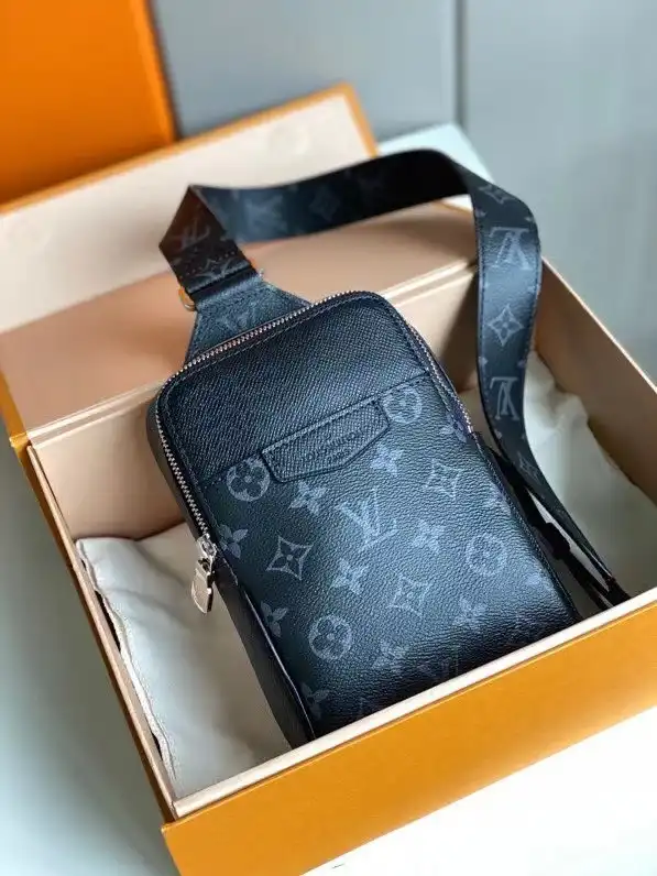 First bag ru LOUIS VUITTON OUTDOOR SLINGBAG