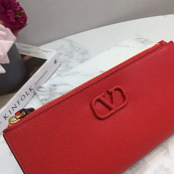 Bagsoffer VALENTINO GARAVANI VSLING GRAINY CLUTCH