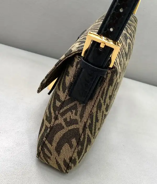 Yupoo bagsoffer FENDI BAGUETTE 1997